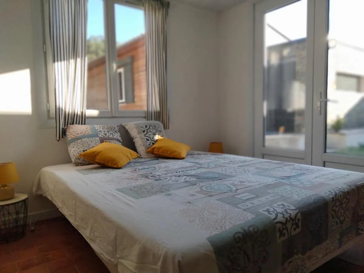 Holiday home Cabanon Avec Dependance Villa Saint-Mitre-les-Remparts