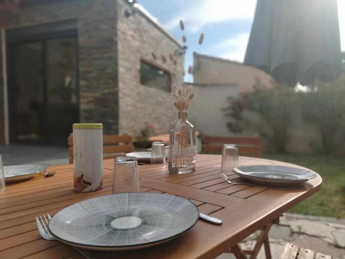 Holiday home Cabanon Avec Dependance Villa Saint-Mitre-les-Remparts