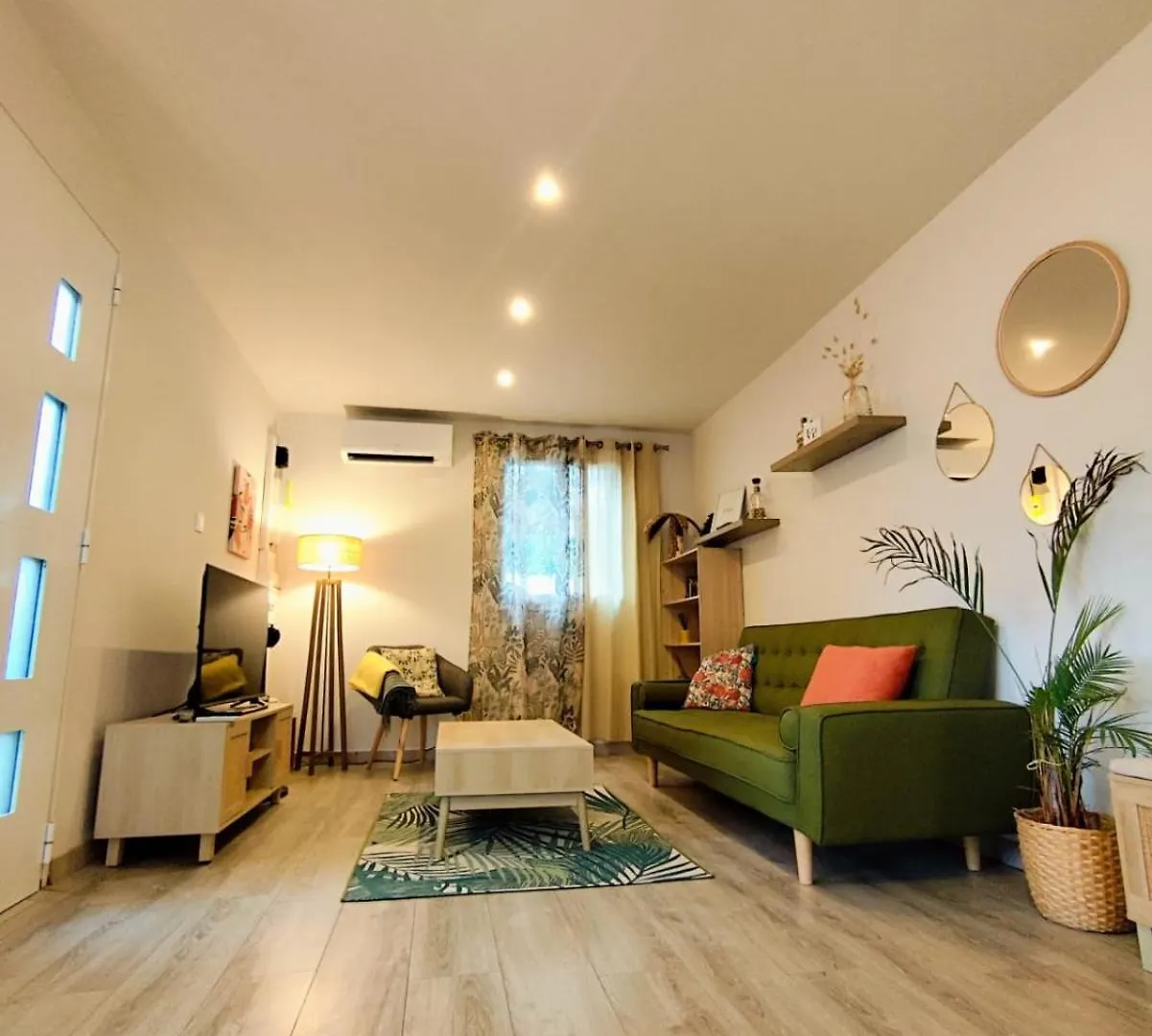 Holiday home Cabanon Avec Dependance Villa Saint-Mitre-les-Remparts